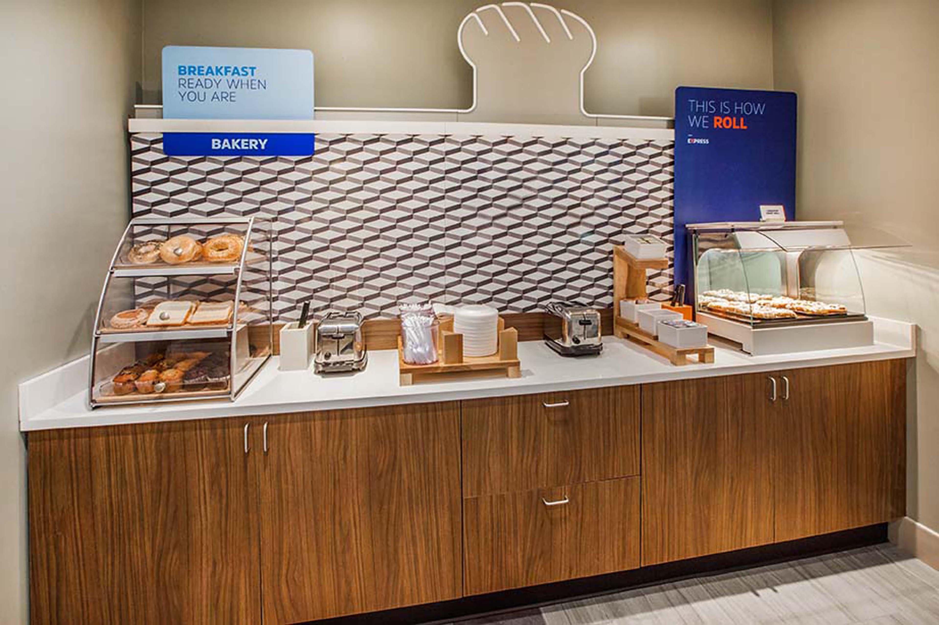 Holiday Inn Express Toledo North By Ihg Exterior photo