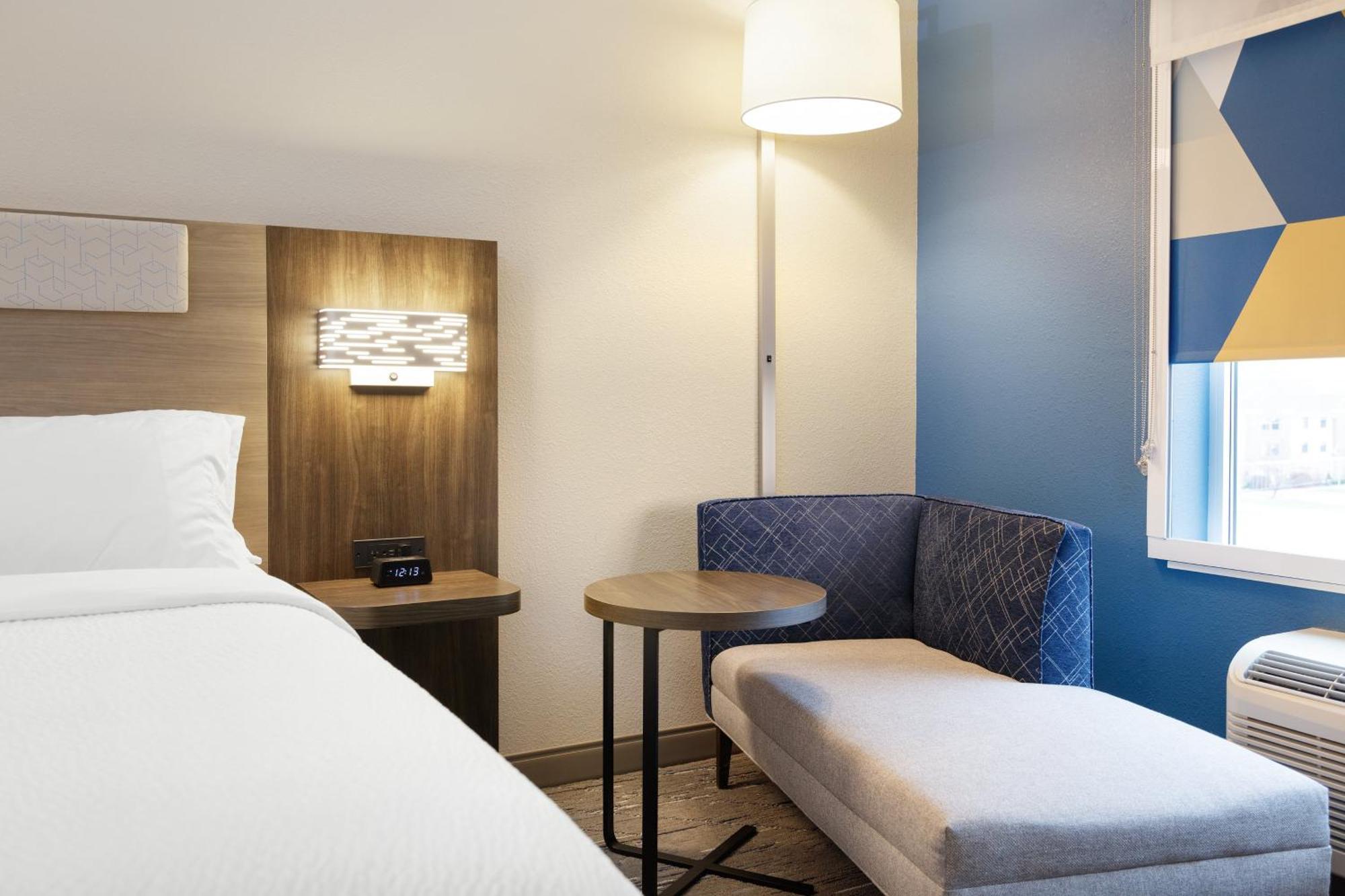 Holiday Inn Express Toledo North By Ihg Exterior photo
