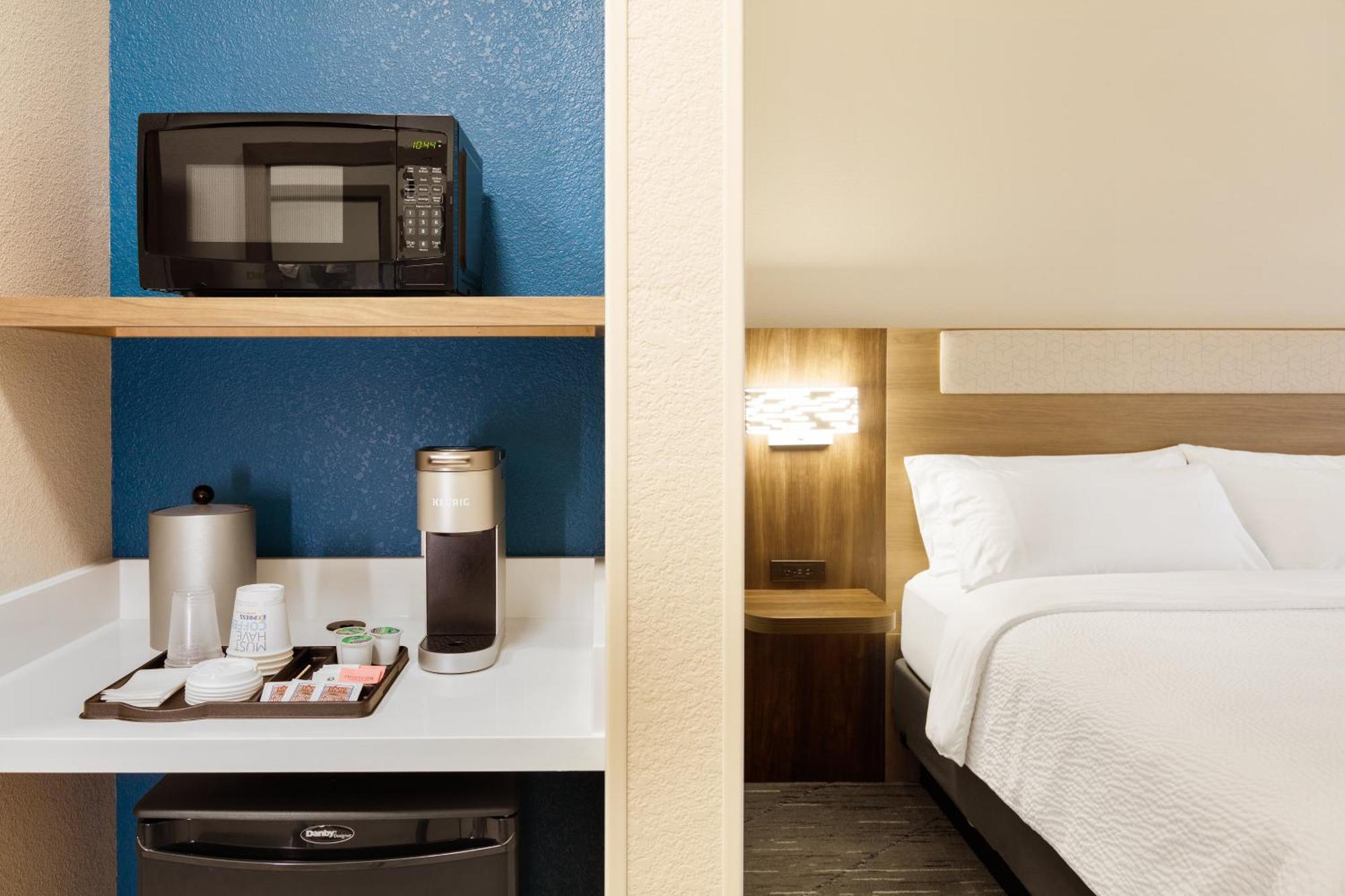 Holiday Inn Express Toledo North By Ihg Exterior photo