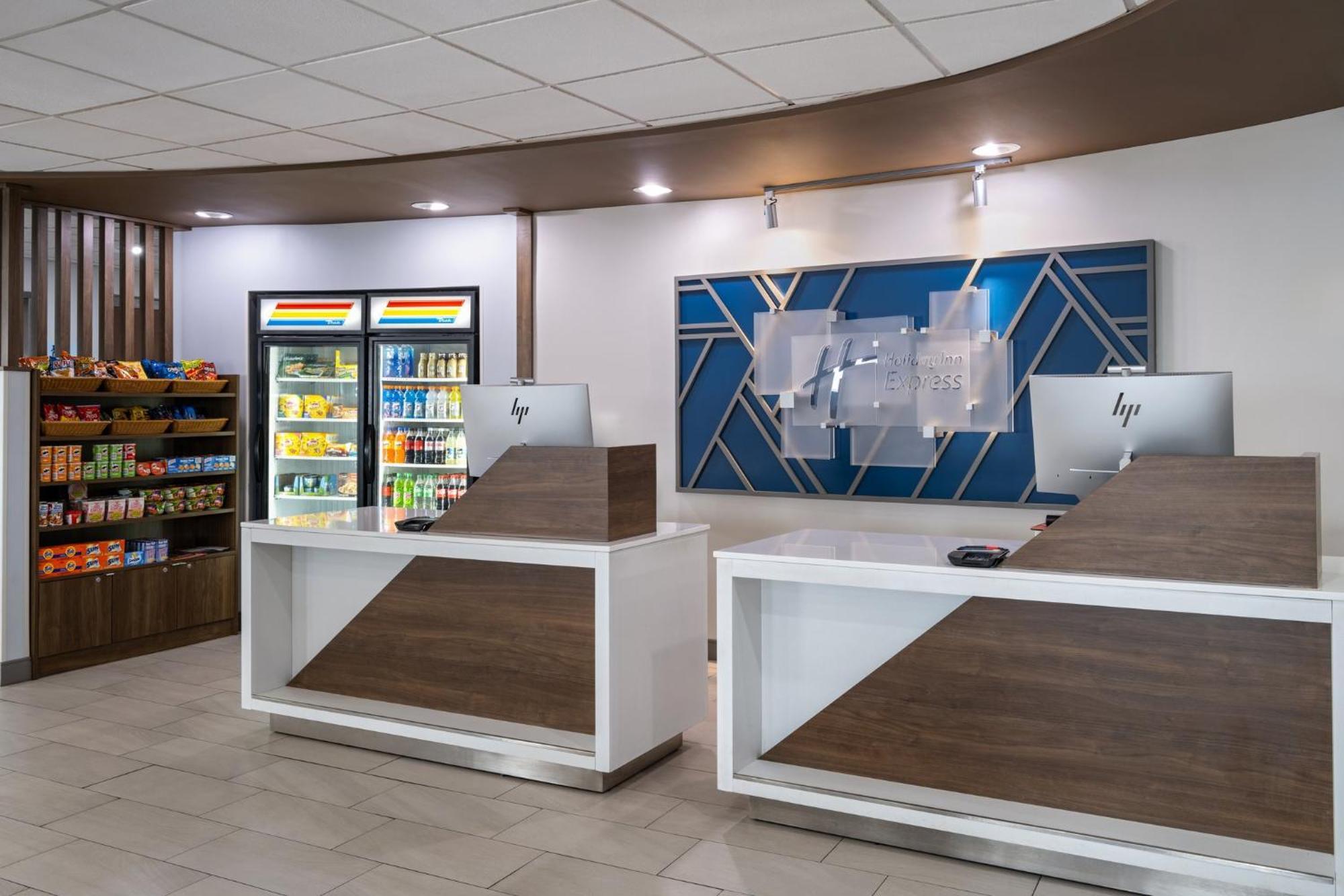 Holiday Inn Express Toledo North By Ihg Exterior photo