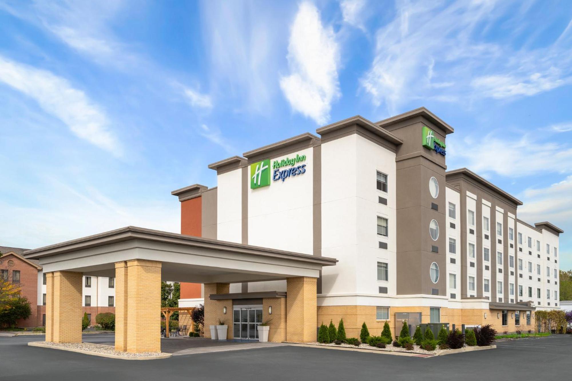 Holiday Inn Express Toledo North By Ihg Exterior photo